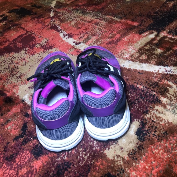 Adidas Sneakers in Purple and Black - Picture 5 of 9